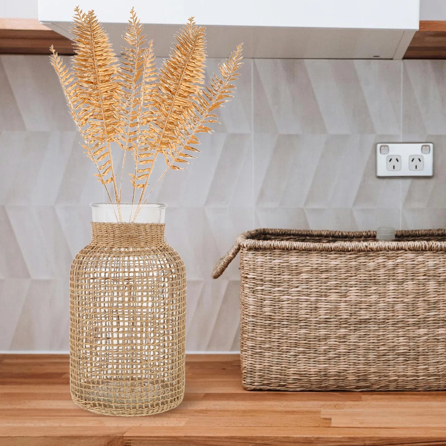Rattan Glass Vase Centerpiece O524501