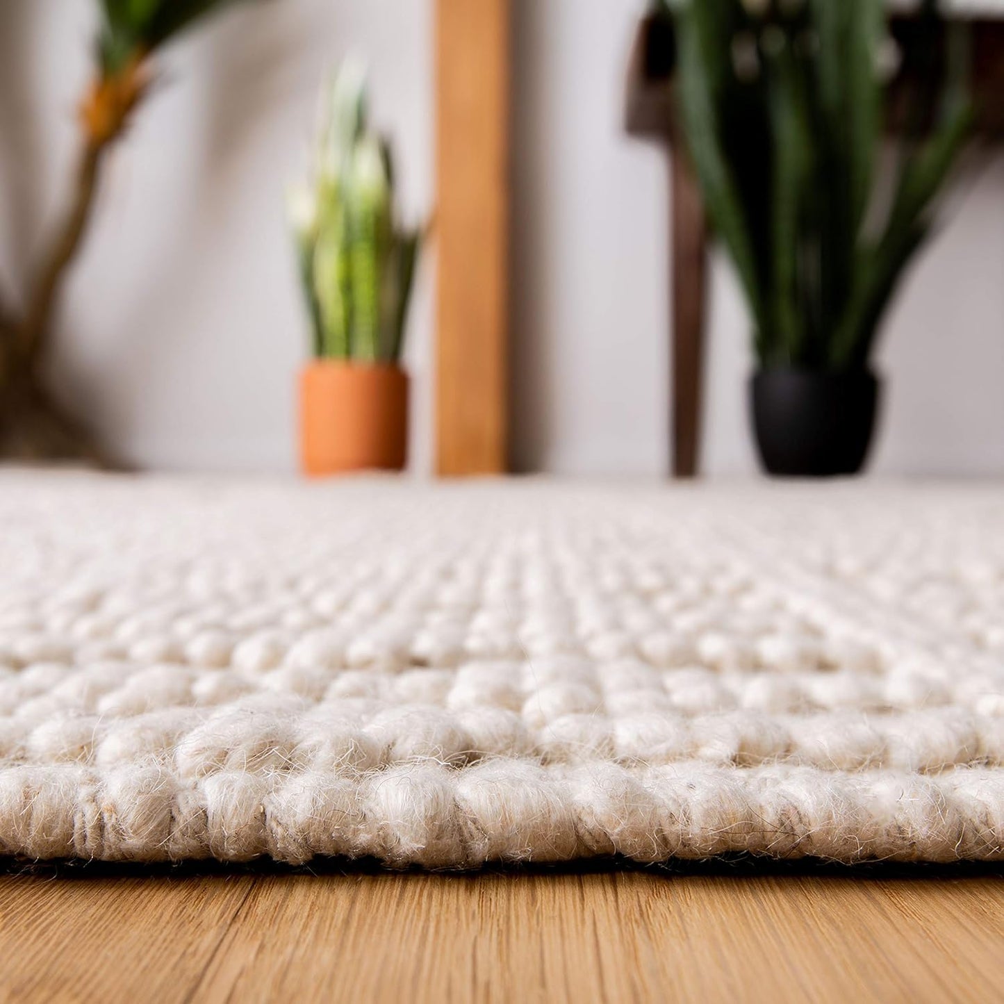 Handmade Wool Accent Rug with Fringe, 2' x 3', Ivory C826